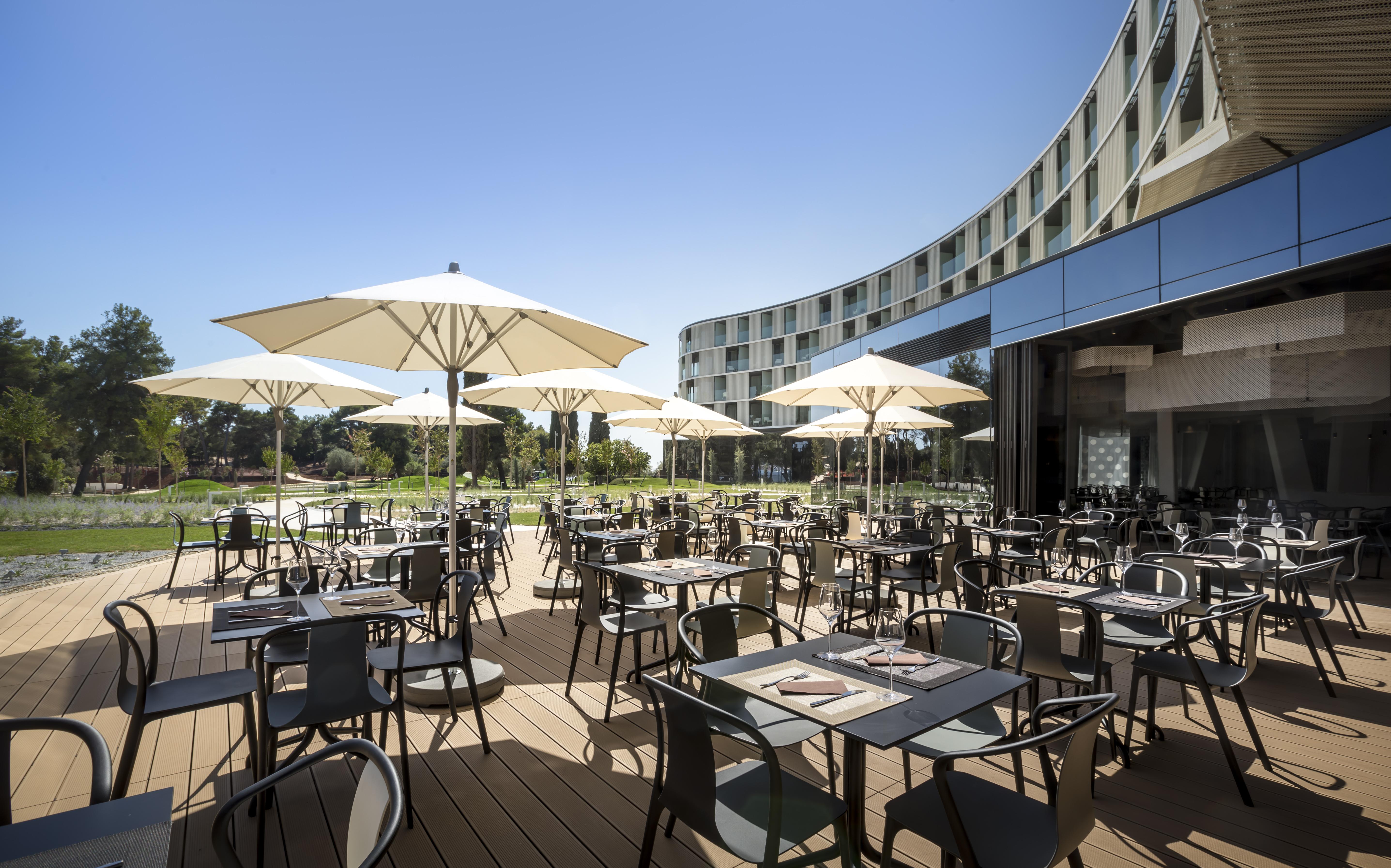 Maistra Select Family Hotel Amarin โรวีน ภายนอก รูปภาพ