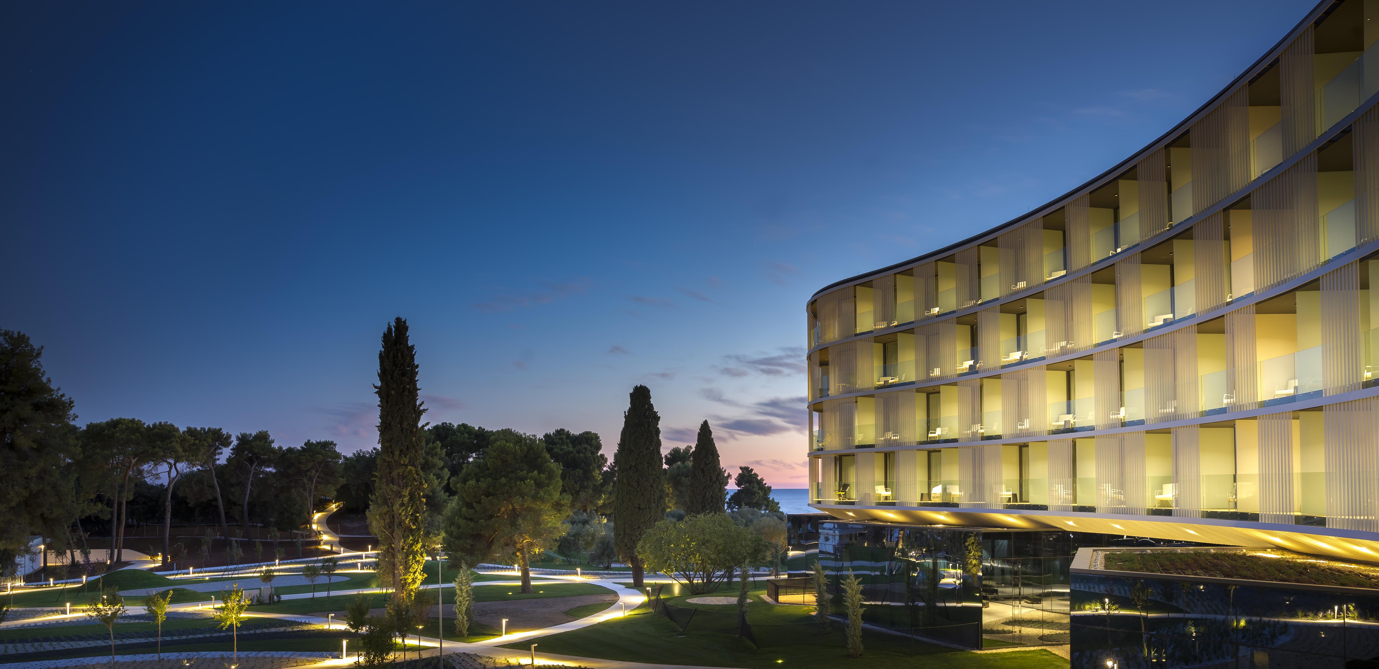 Maistra Select Family Hotel Amarin โรวีน ภายนอก รูปภาพ