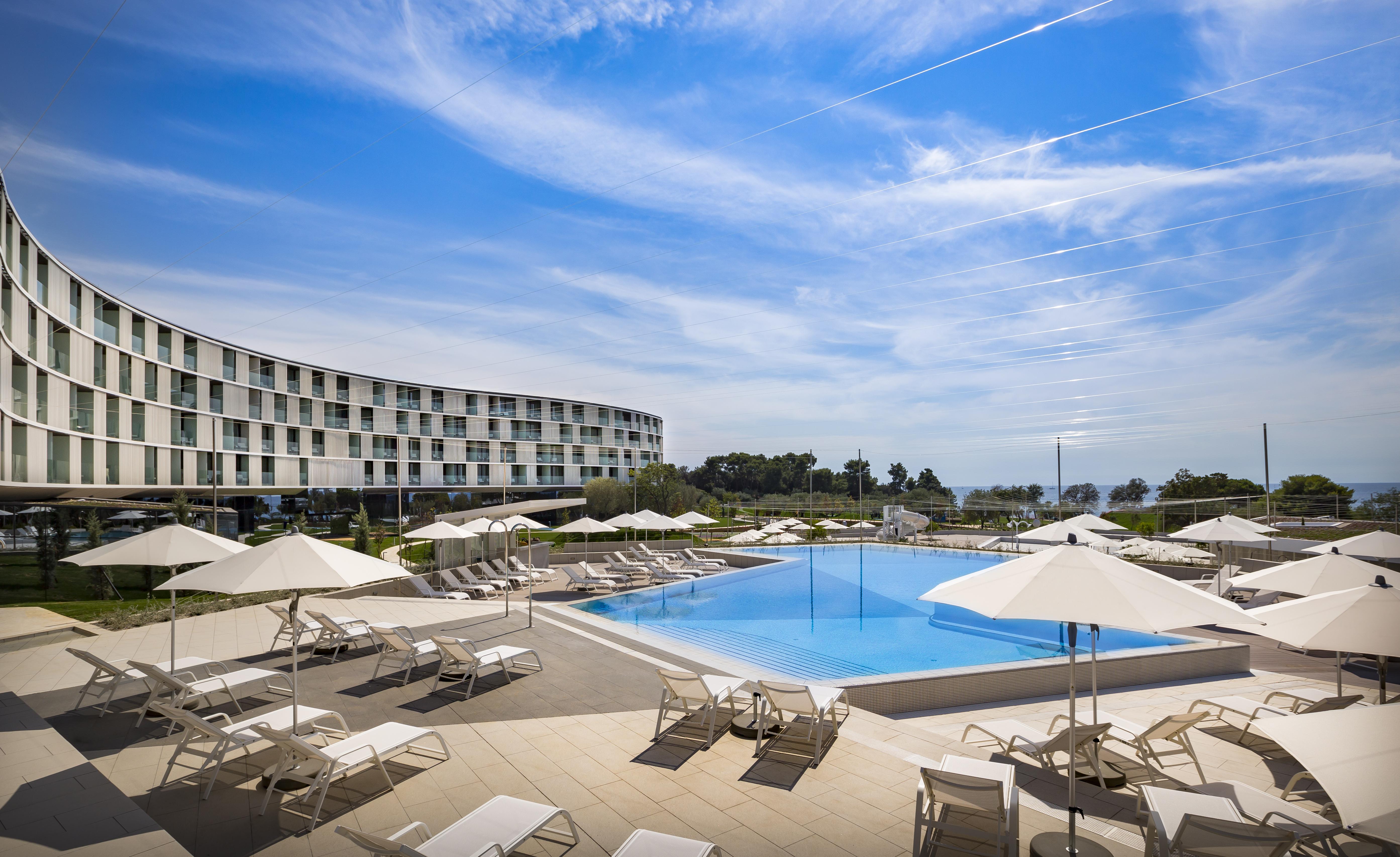 Maistra Select Family Hotel Amarin โรวีน ภายนอก รูปภาพ